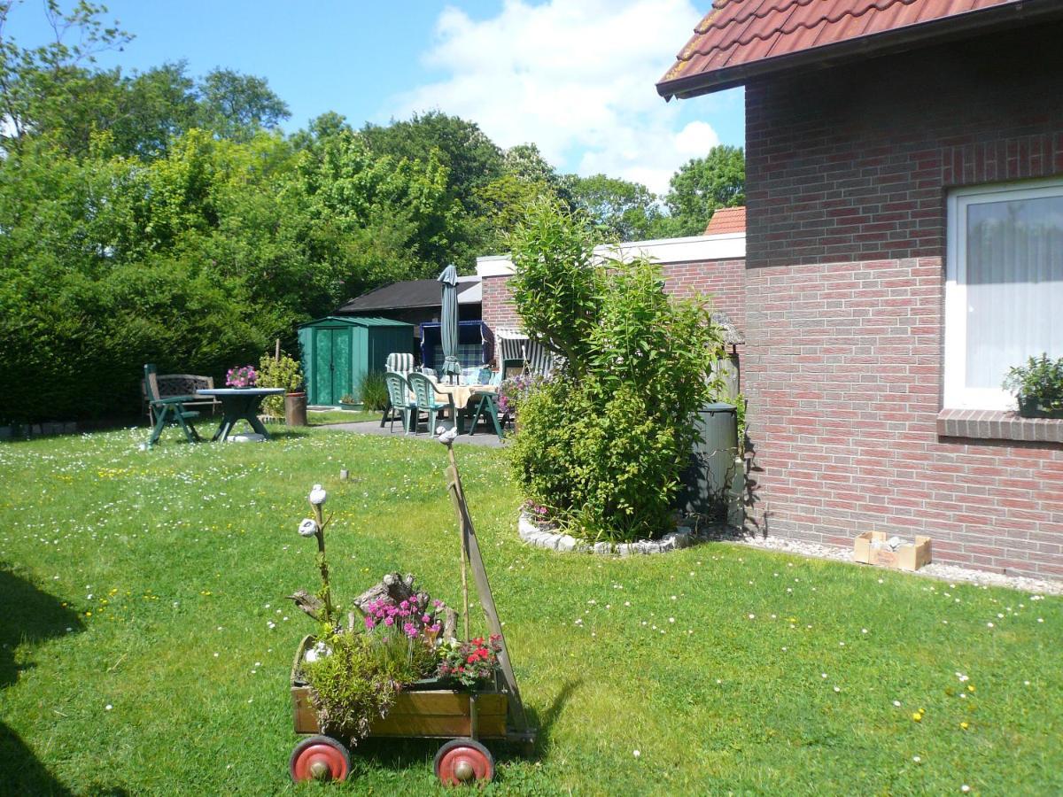 Ferienwohnungen Im Haus Herrmann Neuharlingersiel Buitenkant foto